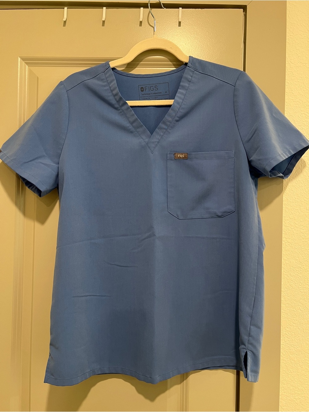 Catarina Ceil Blue M scrub top.